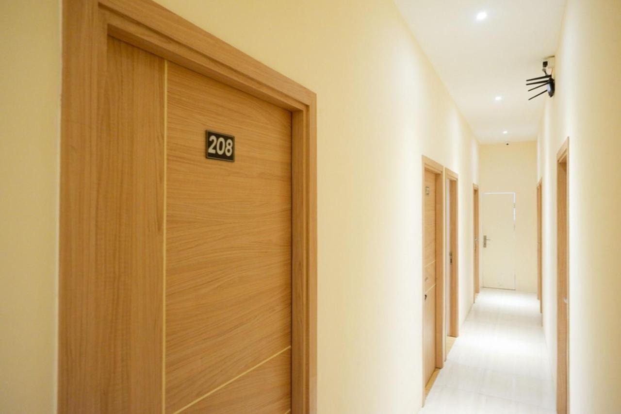 Reddoorz Plus @ Losari Макасар Екстер'єр фото