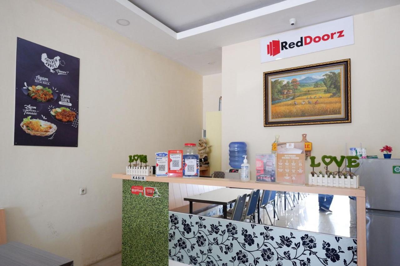 Reddoorz Plus @ Losari Макасар Екстер'єр фото