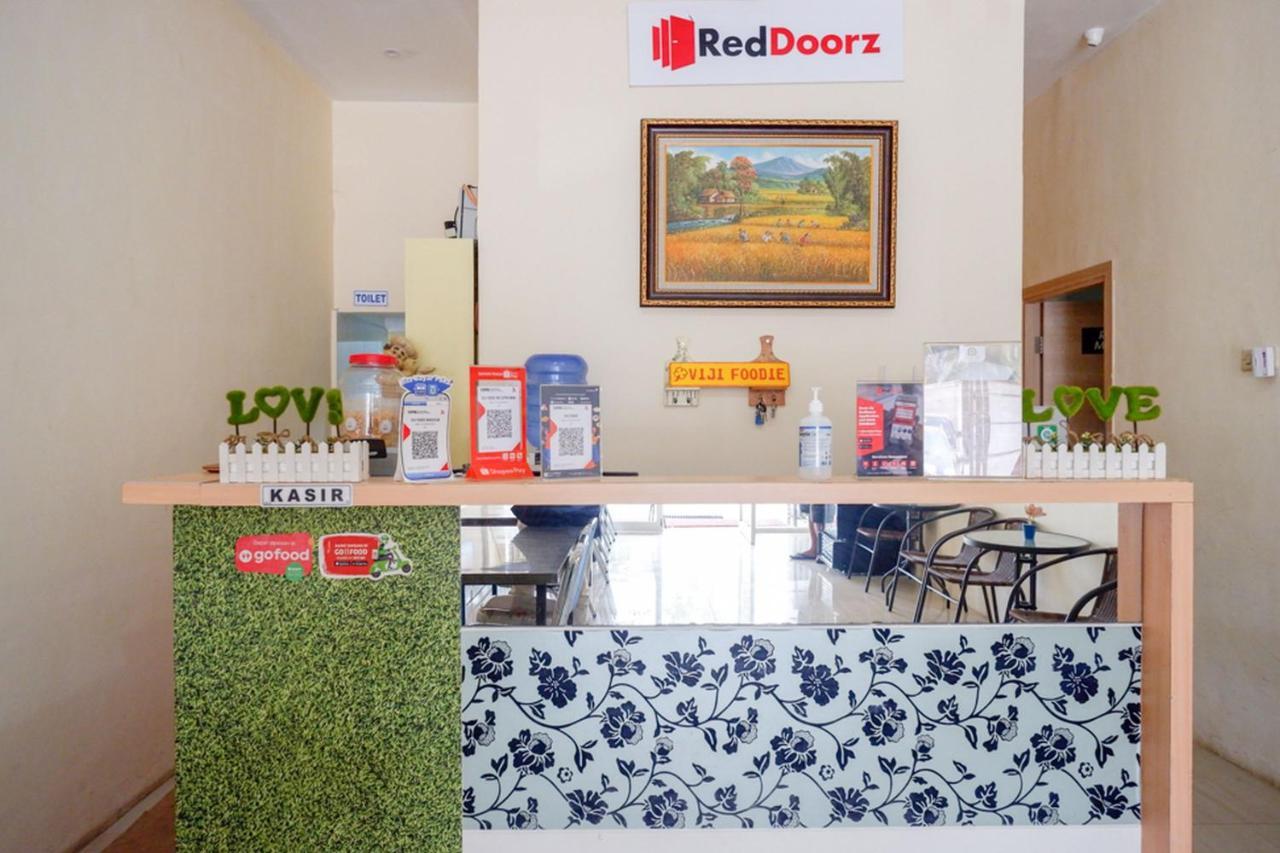 Reddoorz Plus @ Losari Макасар Екстер'єр фото